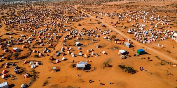 El clima extremo y la guerra matan de hambre a Somalia