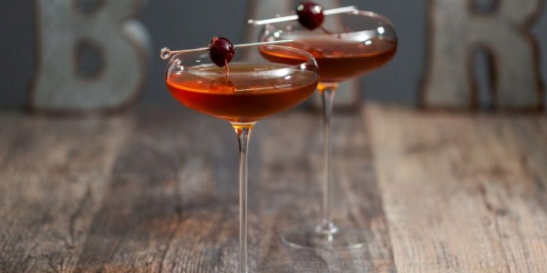 Cocktail Manhattan con Whisky 100 Pipers