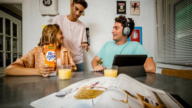 La Mezcla de Frutas y Leches