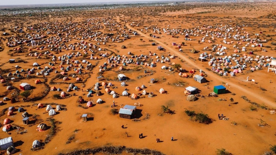 El clima extremo y la guerra matan de hambre a Somalia